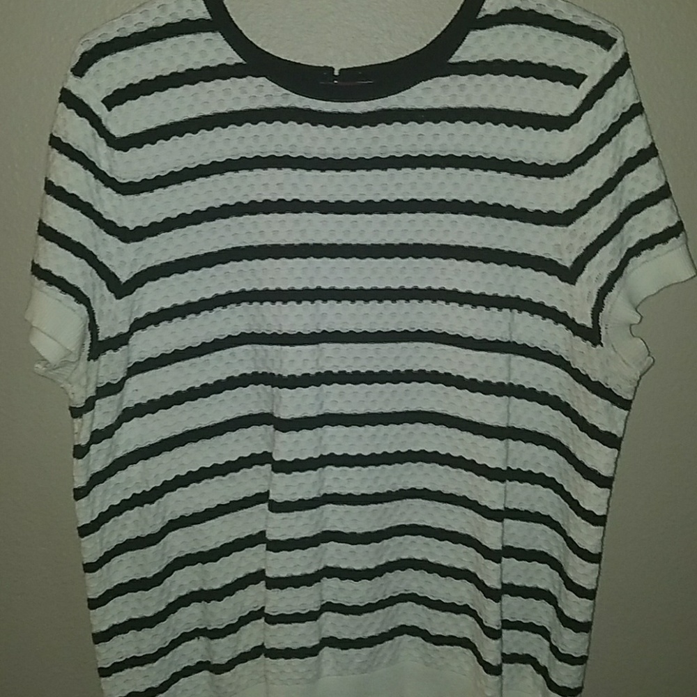 Short sleeved shirt
